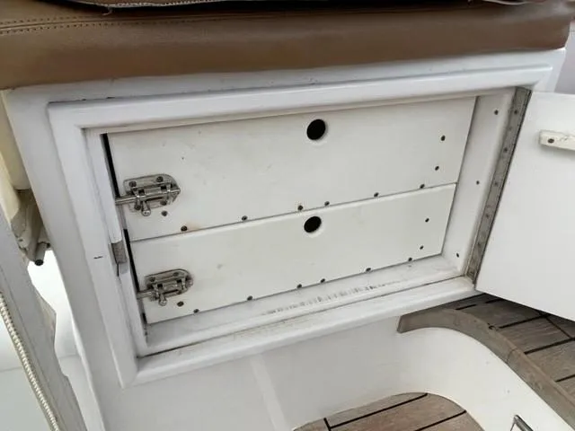 Cazadora Yacht Photos Pics Tackle drawers