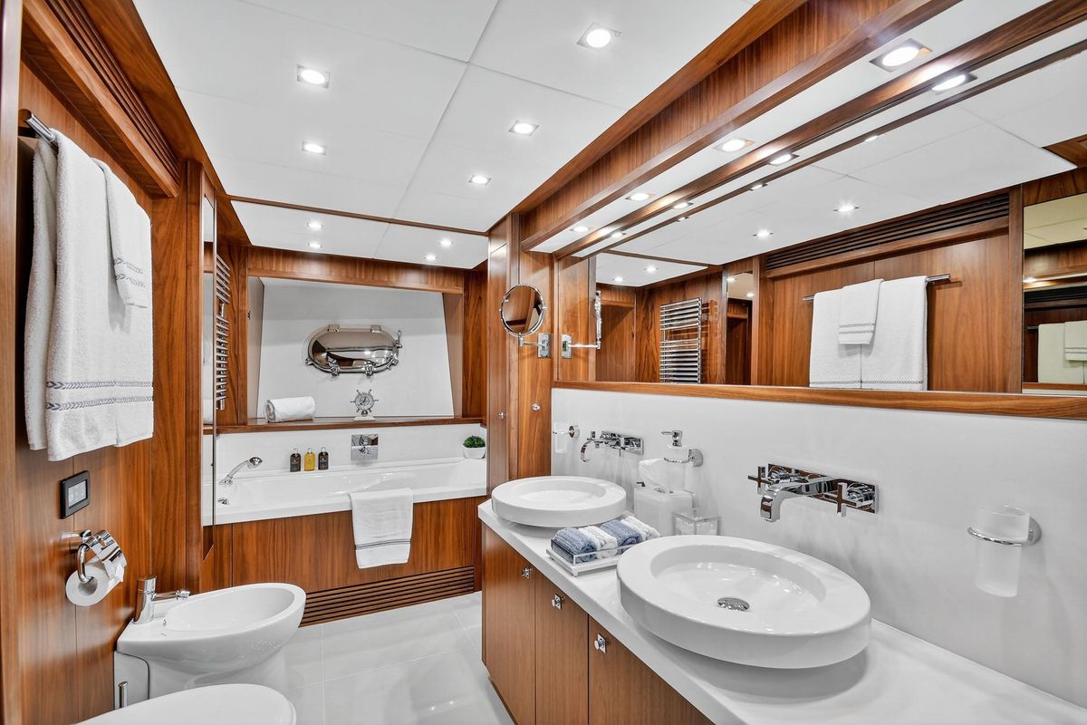 2010 Sunseeker 131