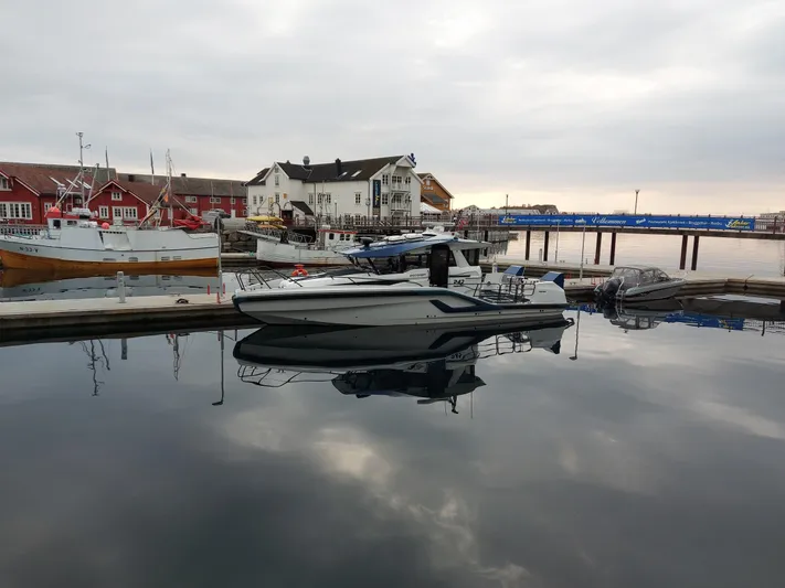  Yacht Photos Pics Hydrolift Patrol 42 Discover