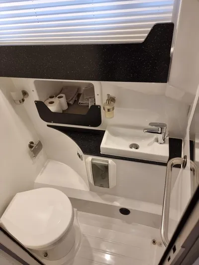  Yacht Photos Pics Hydrolift Patrol 42 Discover