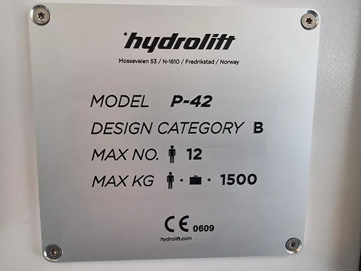  Yacht Photos Pics Hydrolift Patrol 42 Discover