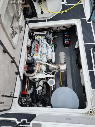  Yacht Photos Pics Hydrolift Patrol 42 Discover