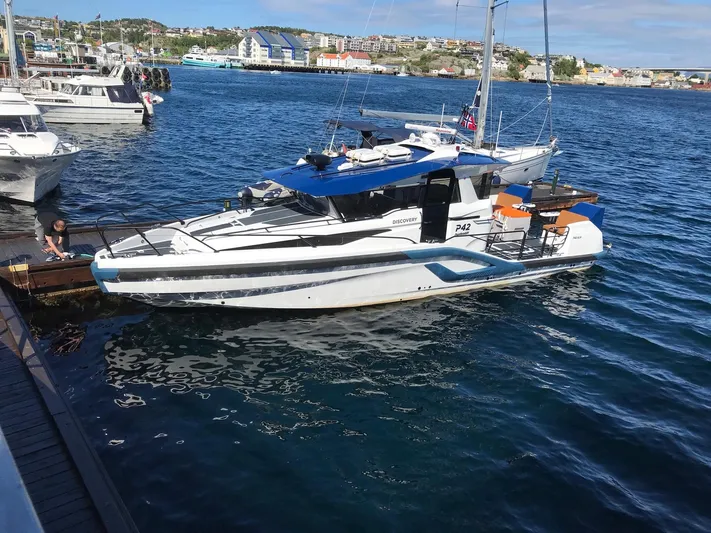  Yacht Photos Pics Hydrolift Patrol 42 Discover