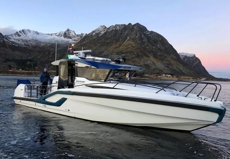  Yacht Photos Pics Hydrolift Patrol 42 Discover