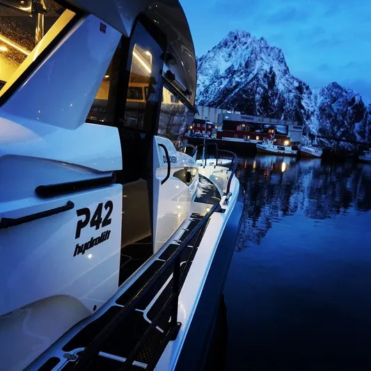  Yacht Photos Pics Hydrolift Patrol 42 Discover