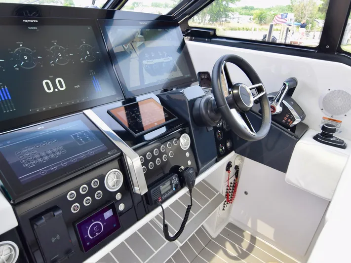  Yacht Photos Pics 2023 Formula 500 Super Sport Crossover helm with advanced navigation displays and controls.
