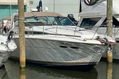 Sea Ray 390 Express Cruiser