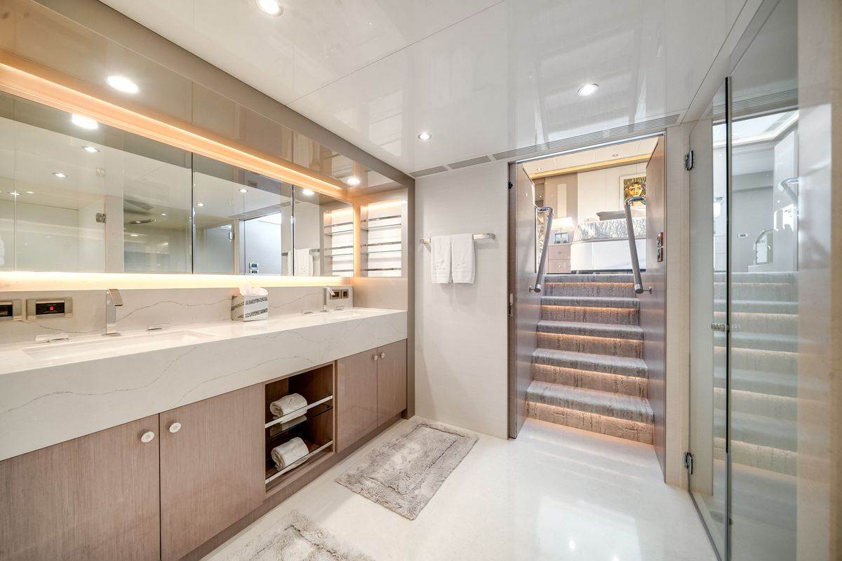 2022 Ocean Alexander 106 