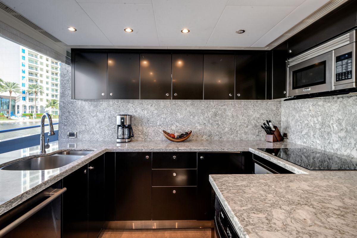 2022 Ocean Alexander 106 