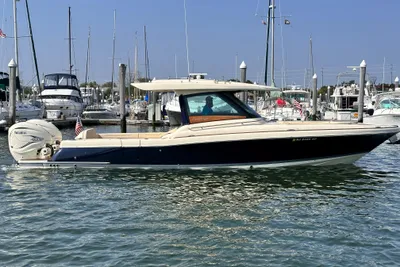 Chris-Craft Calypso 35