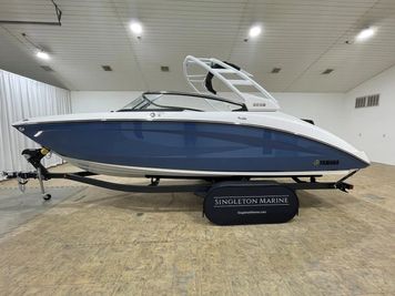 2024 Yamaha Boats 252 S