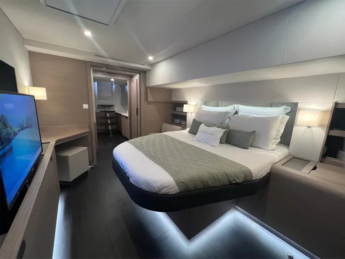 Tbd Yacht Photos Pics Luxurious bedroom interior of 2022 Fountaine Pajot Samana 59 yacht, featuring modern design and ambient lighting.