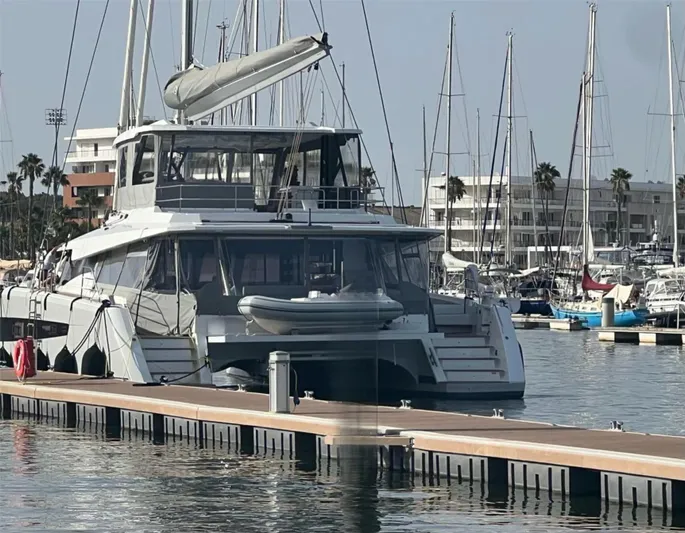 Tbd Yacht Photos Pics Luxury 2022 Fountaine Pajot Samana 59 catamaran docked in a marina.