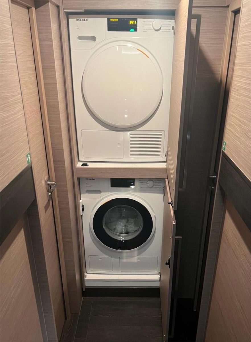 2022 Fountaine Pajot 61 
