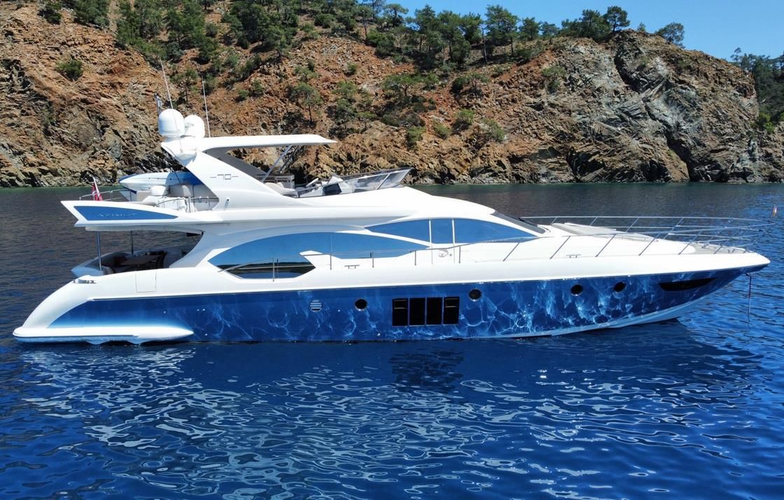 2010 Azimut 70 