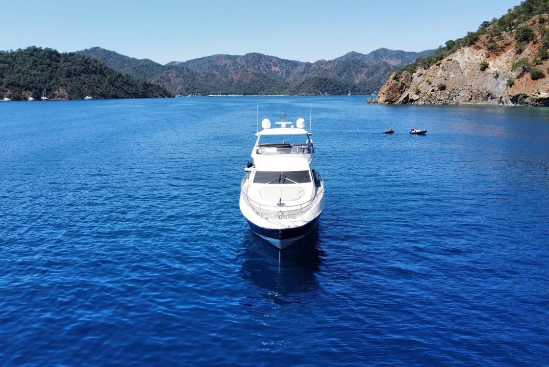 2010 Azimut 70 