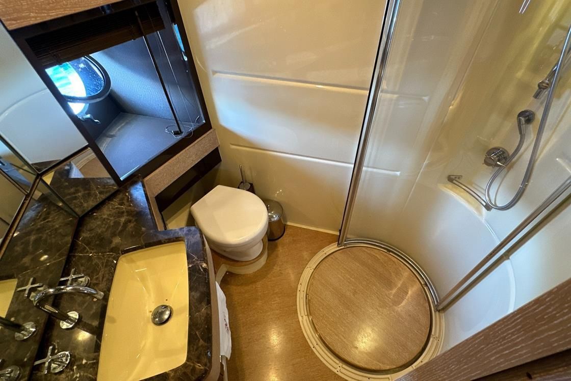 2010 Azimut 70 