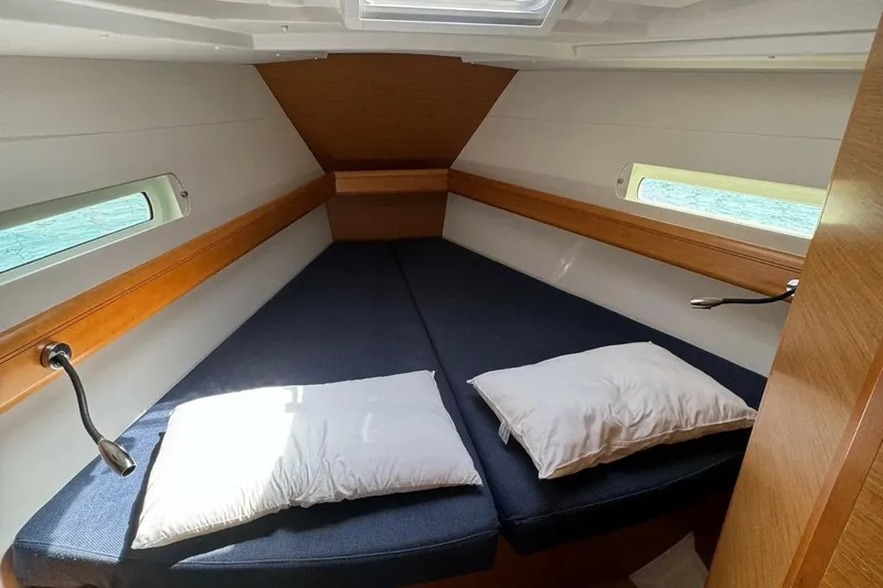  Yacht Photos Pics 2015 Jeanneau Sun Odyssey 409 cabin with cozy bedding and natural light.
