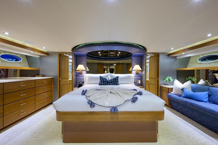 2001-112-westport-raised-pilothouse