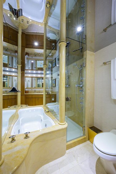 2001-112-westport-raised-pilothouse