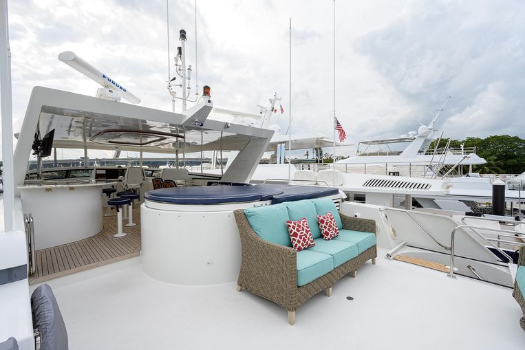 2001-112-westport-raised-pilothouse