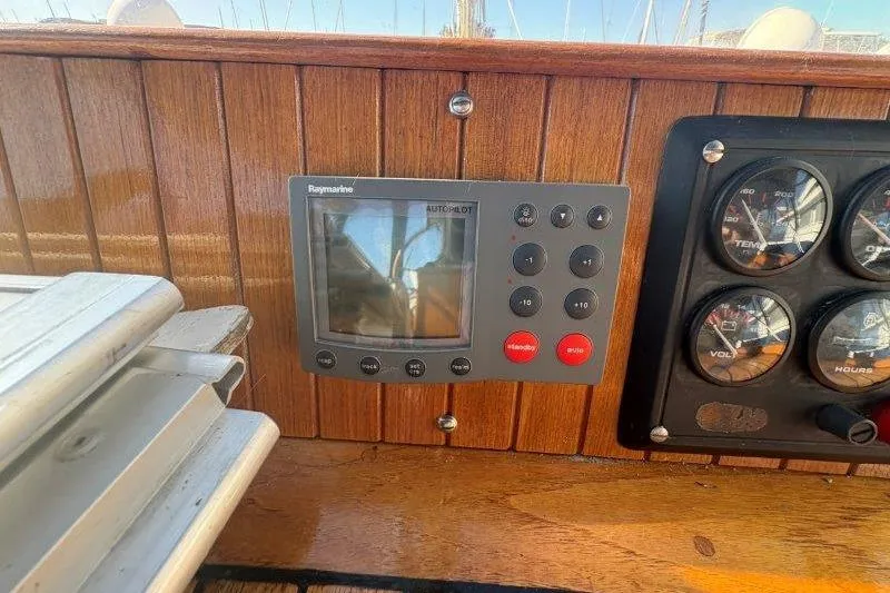 Tenacious Yacht Photos Pics Control panel of a 1987 Mikelson 50 yacht with Raymarine display and gauges.