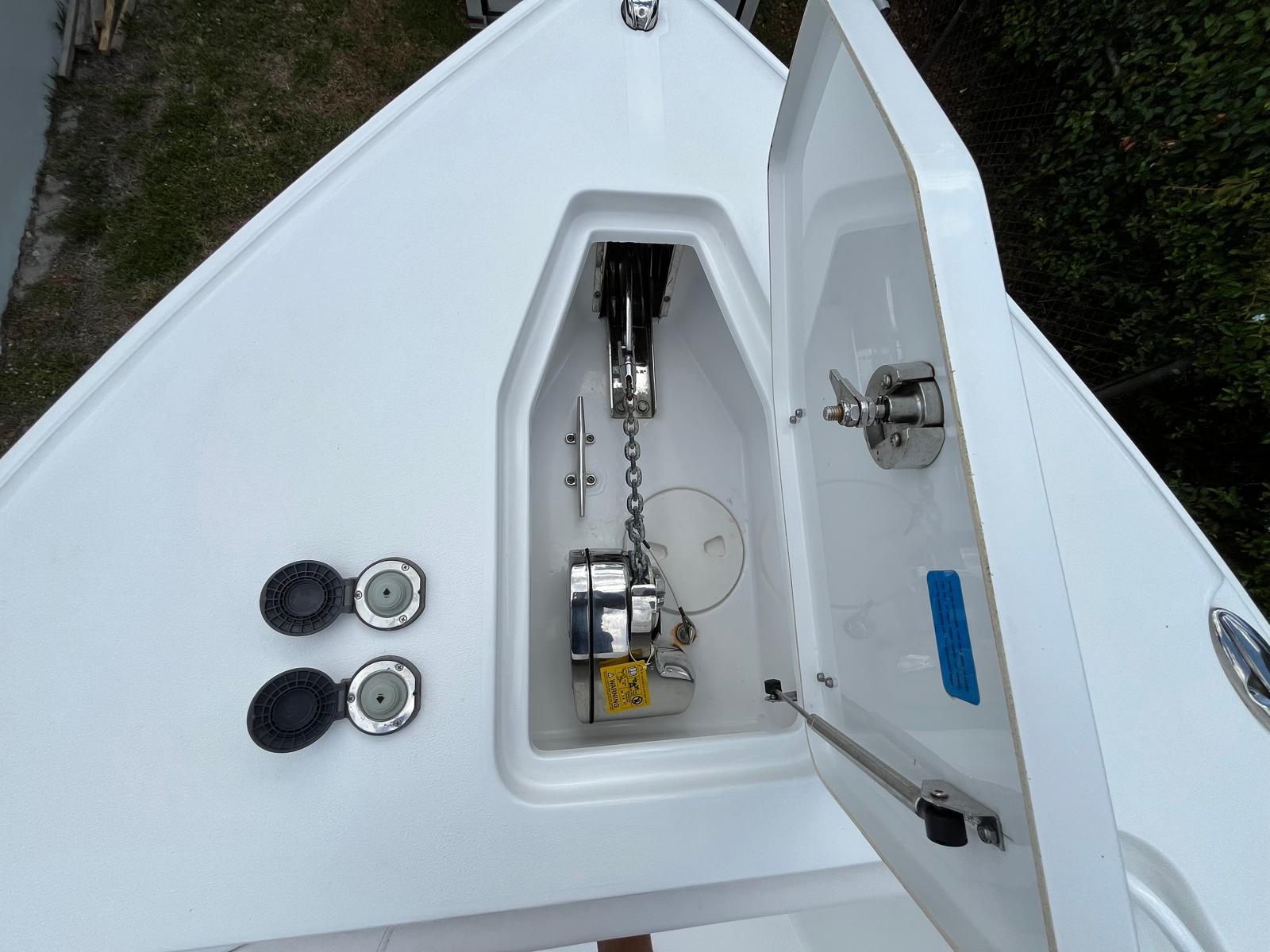 2021 Sea Hunt Gamefish 27 with Coffin Box Center Console for sale