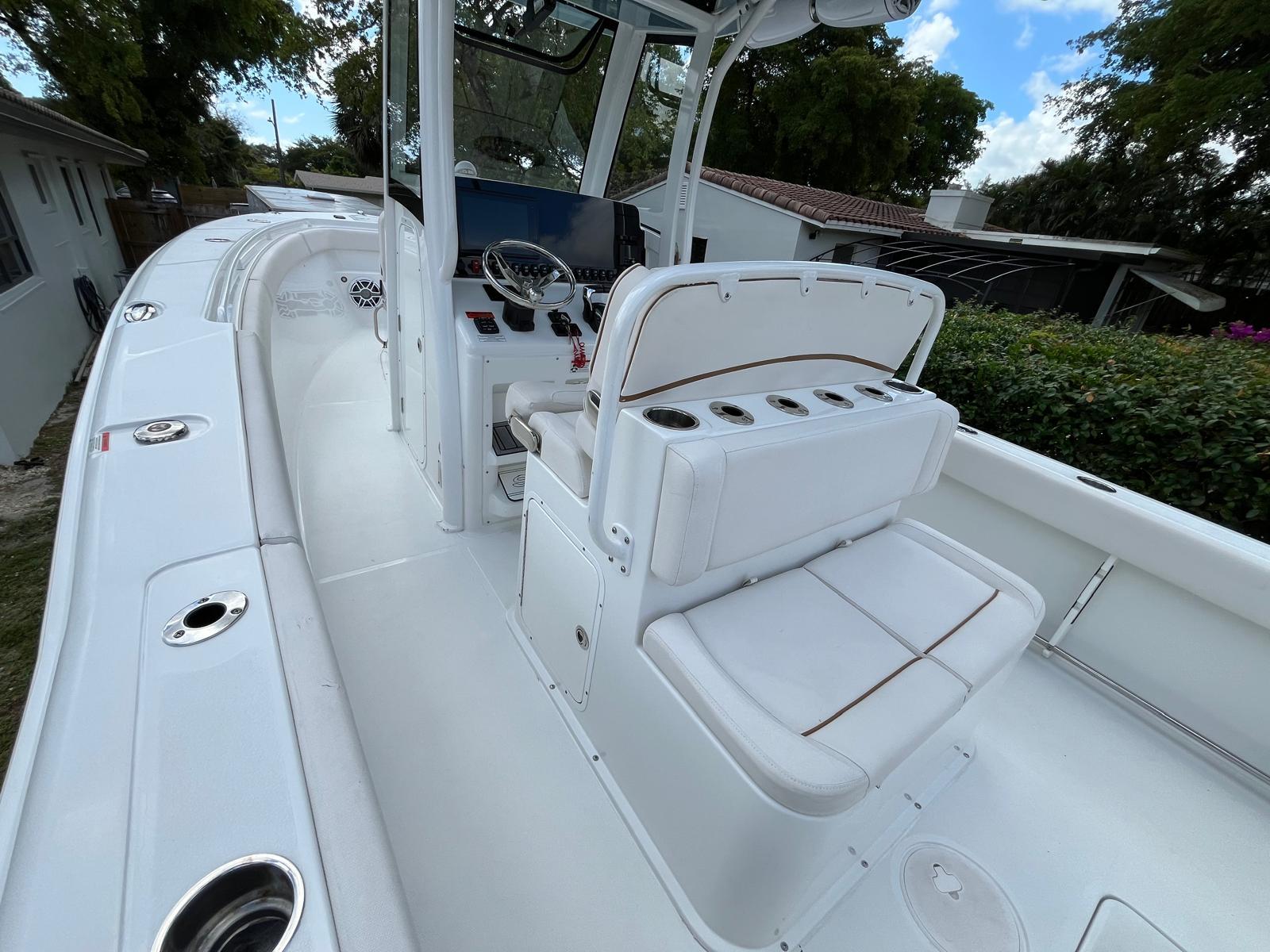 2021 Sea Hunt Gamefish 27 with Coffin Box Center Console for sale