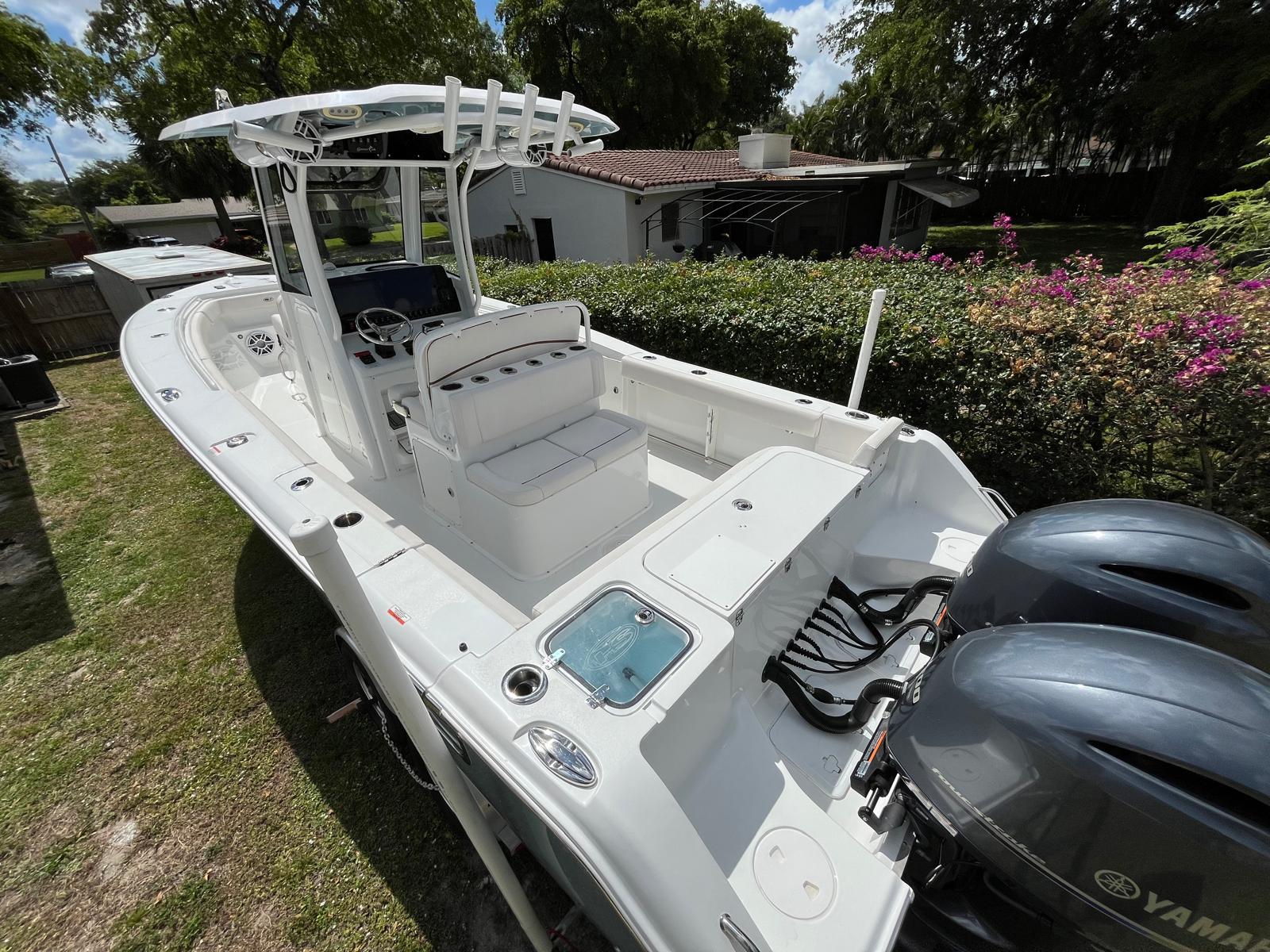 2021 Sea Hunt Gamefish 27 with Coffin Box Centre Console for sale