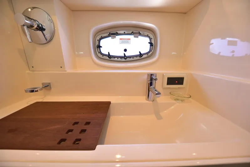 Cay IV Yacht Photos Pics 