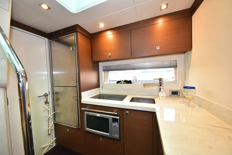 Cay IV Yacht Photos Pics 