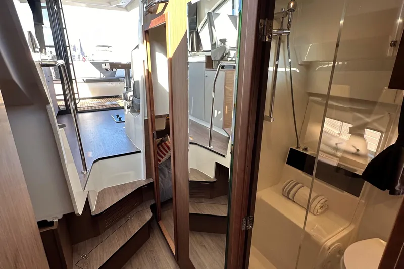 Vitamin Sea Yacht Photos Pics Interior of 2023 Beneteau Antares 11 Fly, featuring modern bathroom and sleek design.