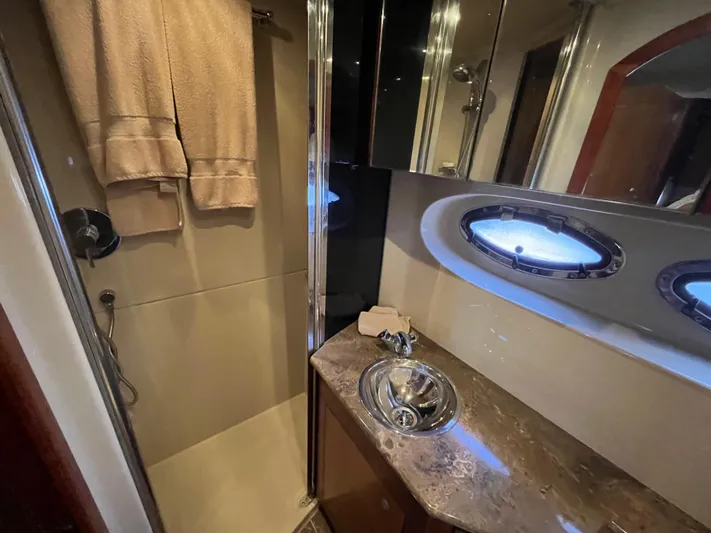 Gusto Yacht Photos Pics 