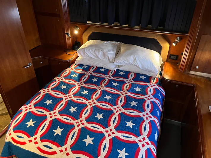 Gusto Yacht Photos Pics 