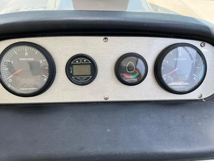 Gusto Yacht Photos Pics 