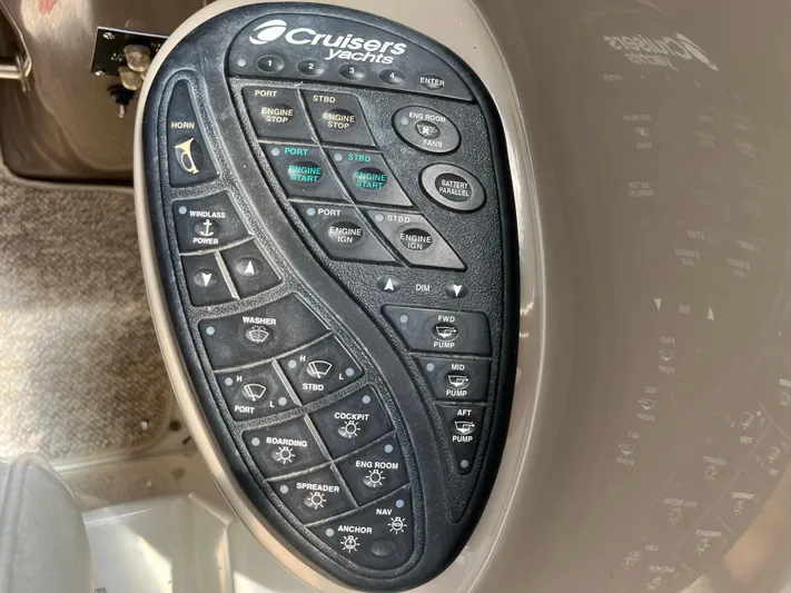 Gusto Yacht Photos Pics 