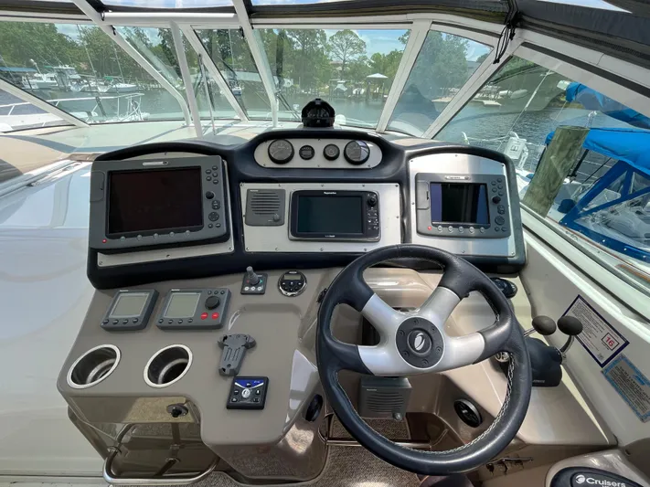 Gusto Yacht Photos Pics 