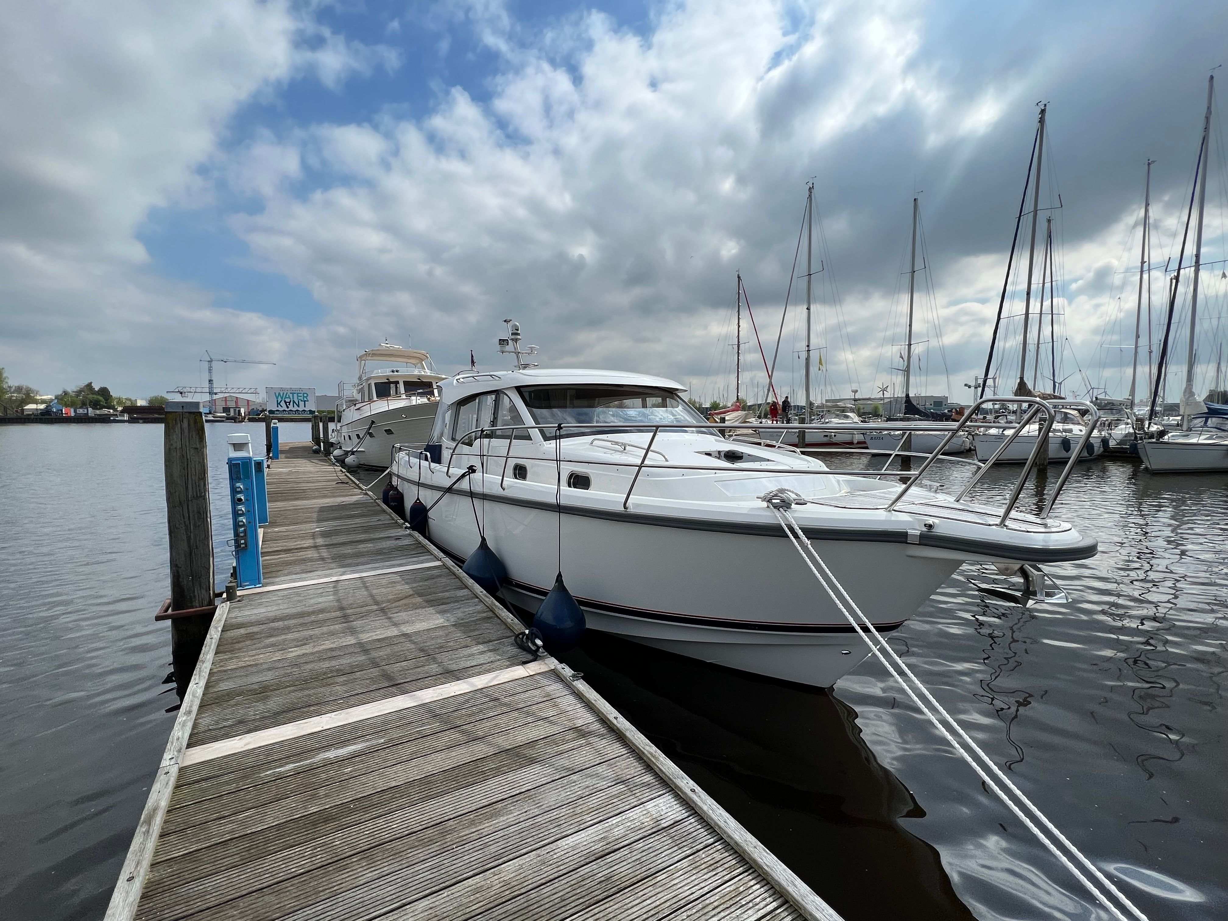 2020 Nimbus 365 Coupe