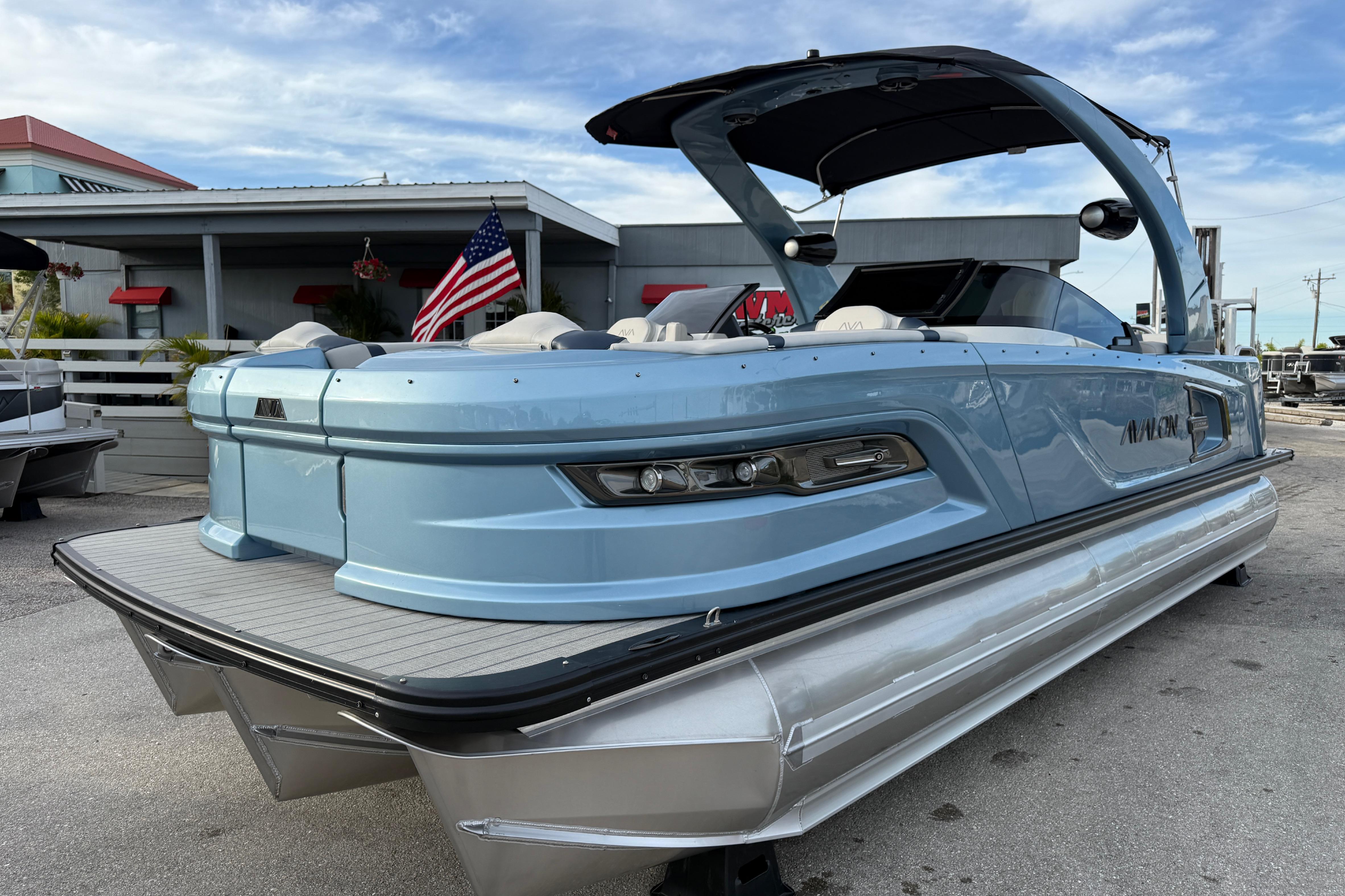 Avalon 2585 Excalibur Windshield Quad Lounger Shift, Tri toon, Mercury 400hp V-10