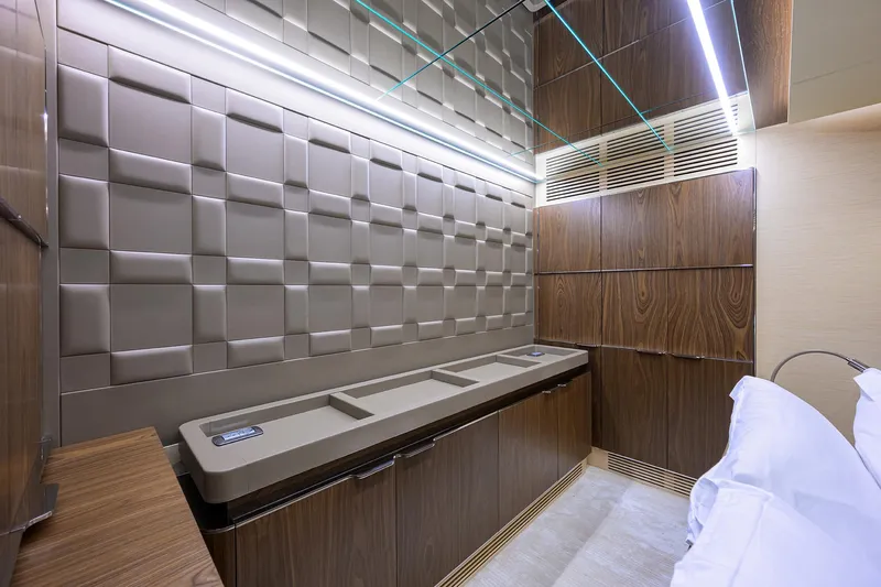 Uptight Yacht Photos Pics 