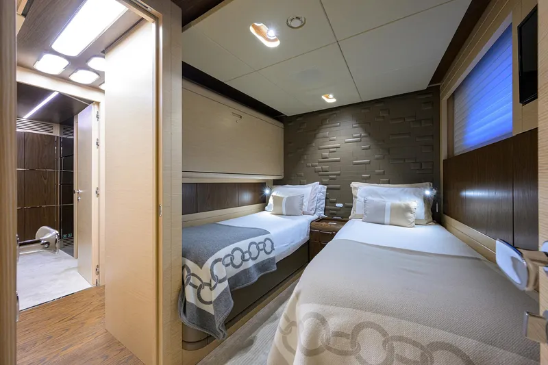 Uptight Yacht Photos Pics 