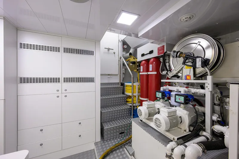 Uptight Yacht Photos Pics 