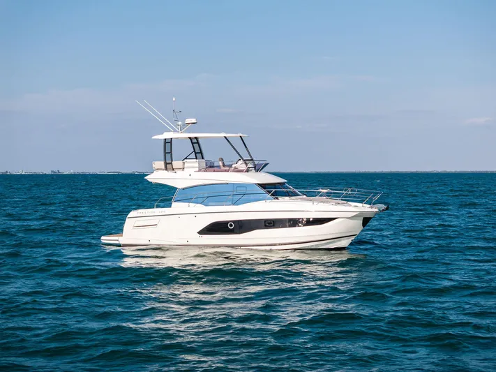 Spirit Led Yacht Photos Pics 2022 Prestige 420 Flybridge-SPIRIT LED- STBD Profile