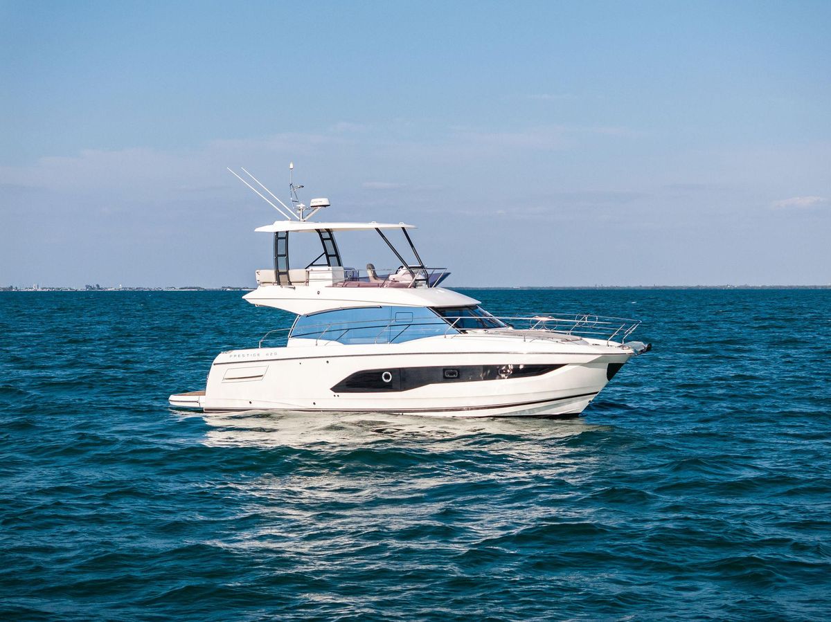 2022 Prestige 42 
