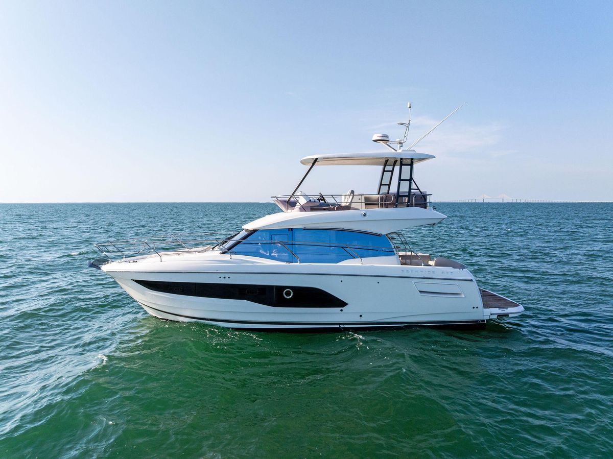 2022 Prestige 42 