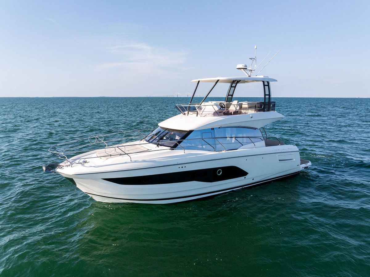 2022 Prestige 42 