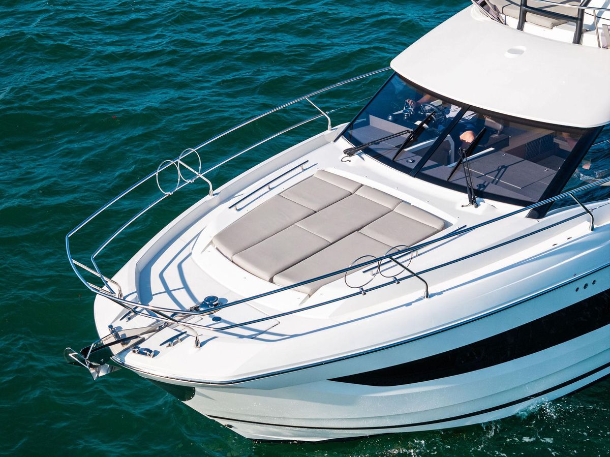 2022 Prestige 42 
