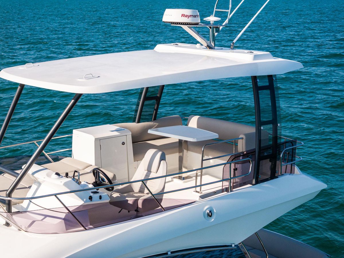2022 Prestige 42 