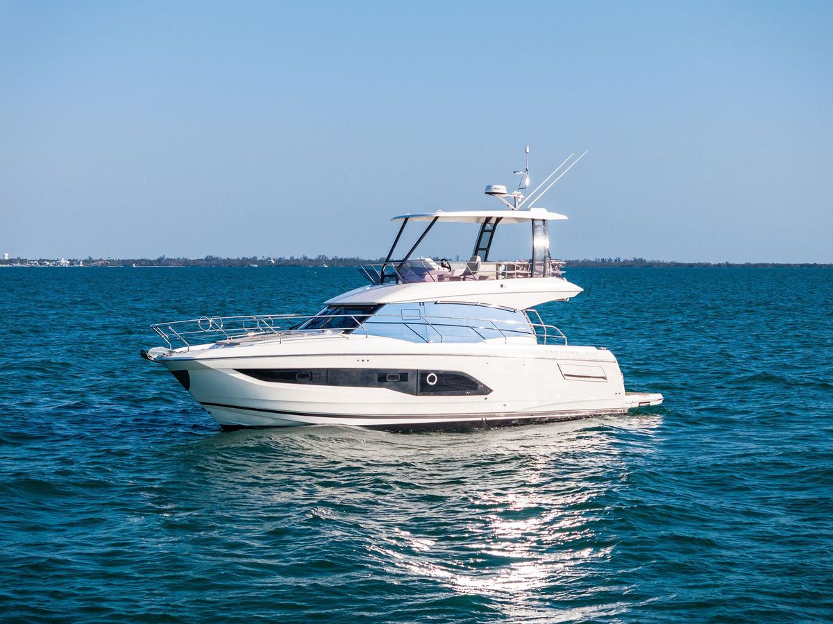 2022 Prestige 42 