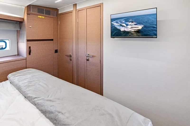 Spirit Led Yacht Photos Pics 2022 Prestige 420 Flybridge- SPIRIT LED- VIP Stateroom